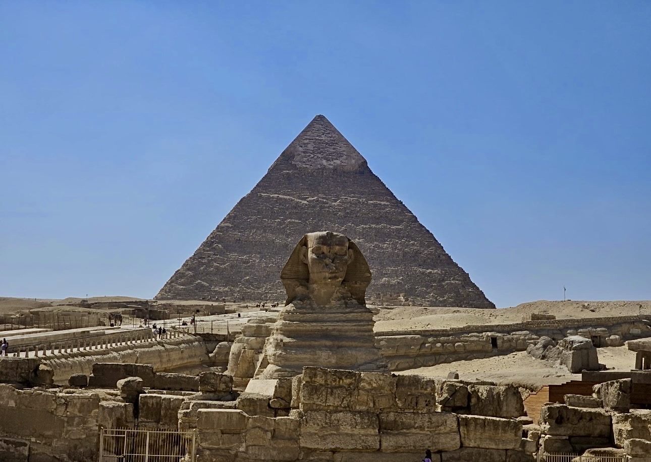 Pyramiden von Gizeh und Sphinx in Kairo