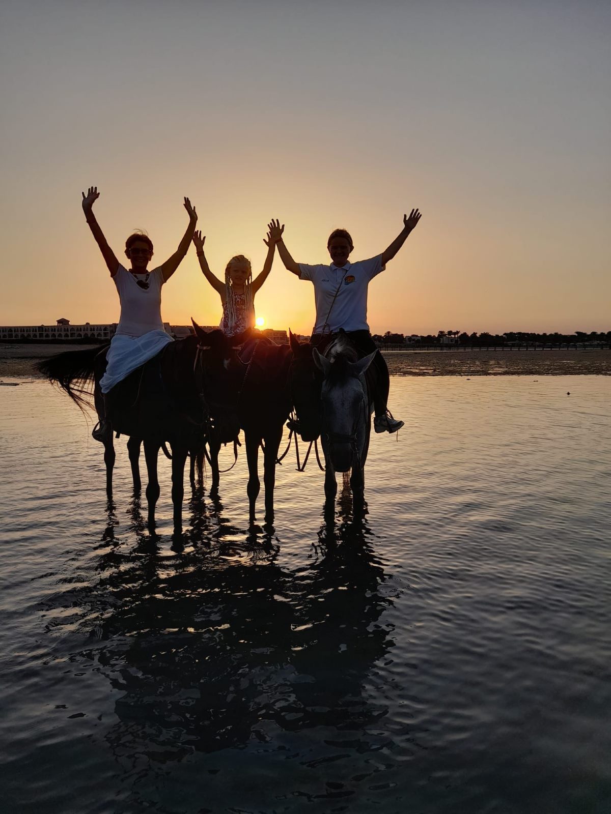 Reiten am Meer bei Sonnenuntergang
