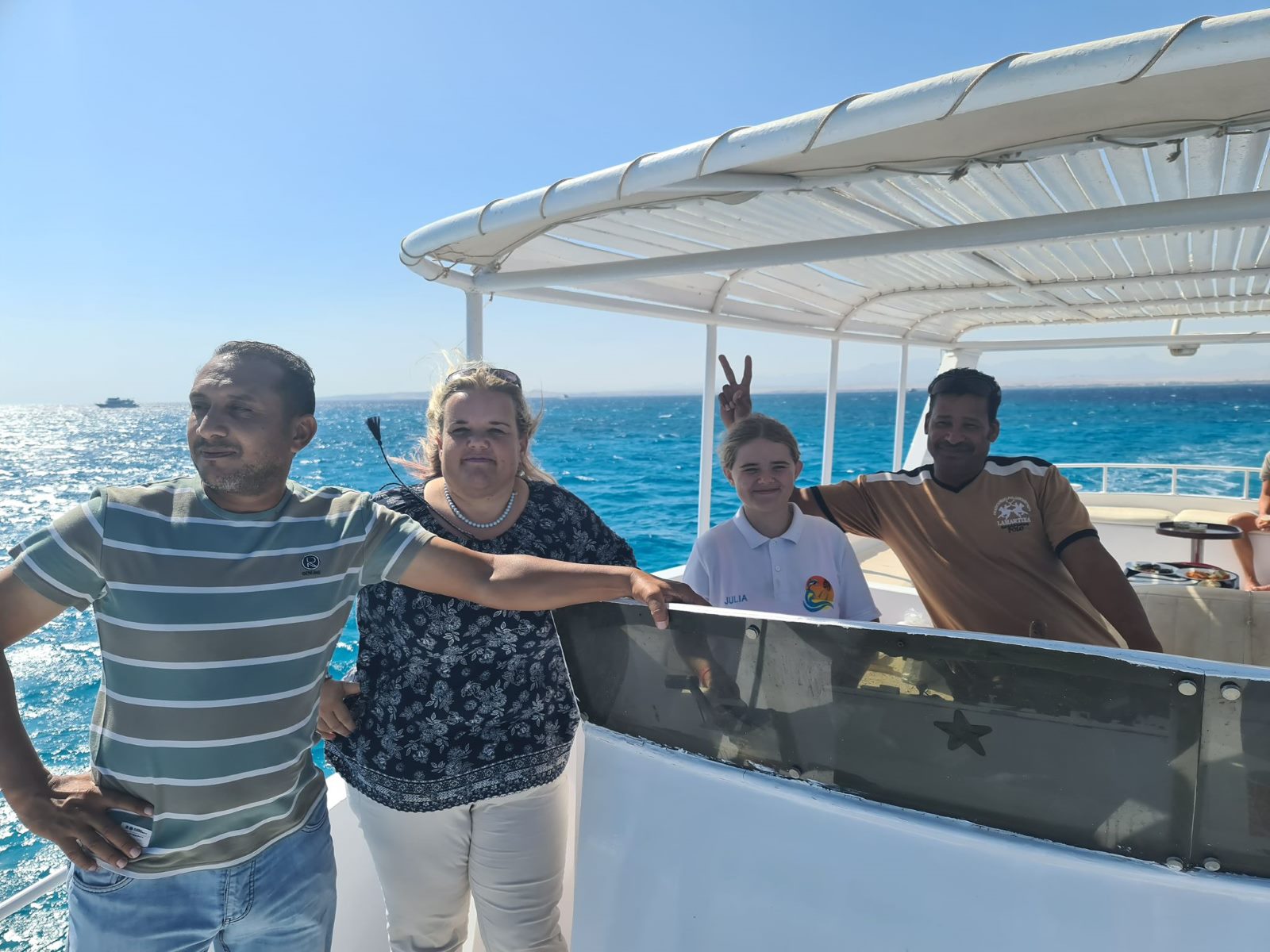 Private Yacht mit Gaesten auf dem Roten Meer