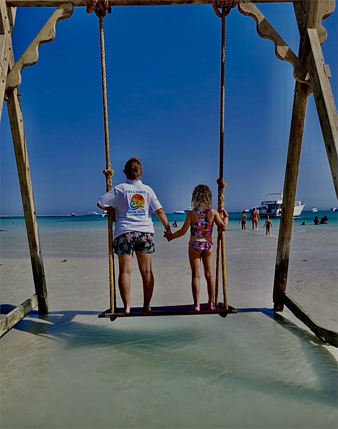 Orange Bay mit Schaukel am Strand